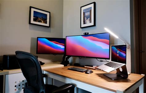 macbook pro hook up two monitors